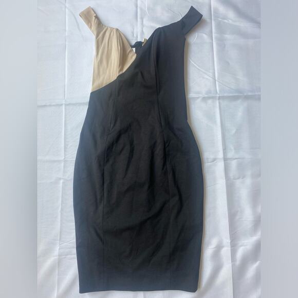 House of CB | Rodene Two-Tone Black & Tan Dress |
Size Extra Small - Picture 2 of 8